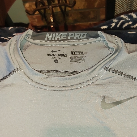 Nike long sleeve - Picture 2 of 3